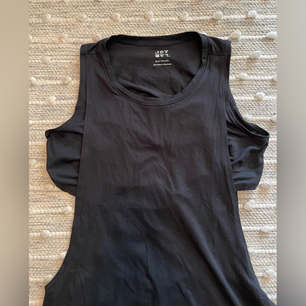 Workout top - Picture 2 of 5